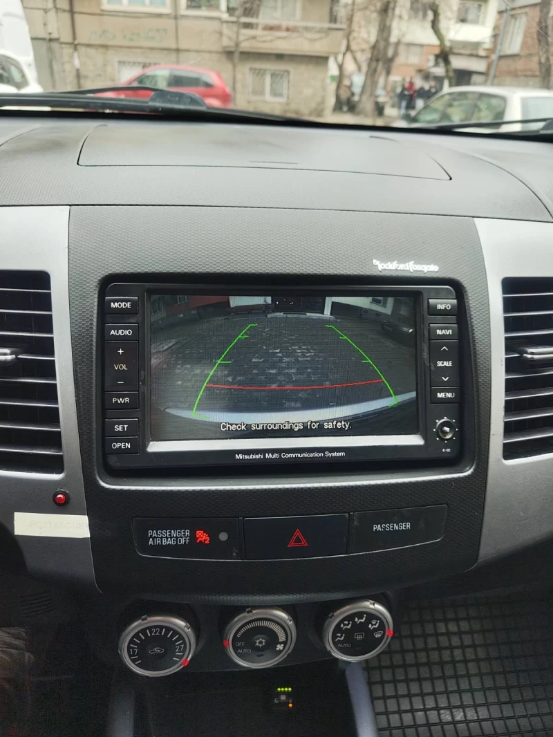 Mitsubishi Outlander 2.4 бензин/газ 4х4 кожа/автоматик/люк/нави, снимка 10 - Автомобили и джипове - 53453354
