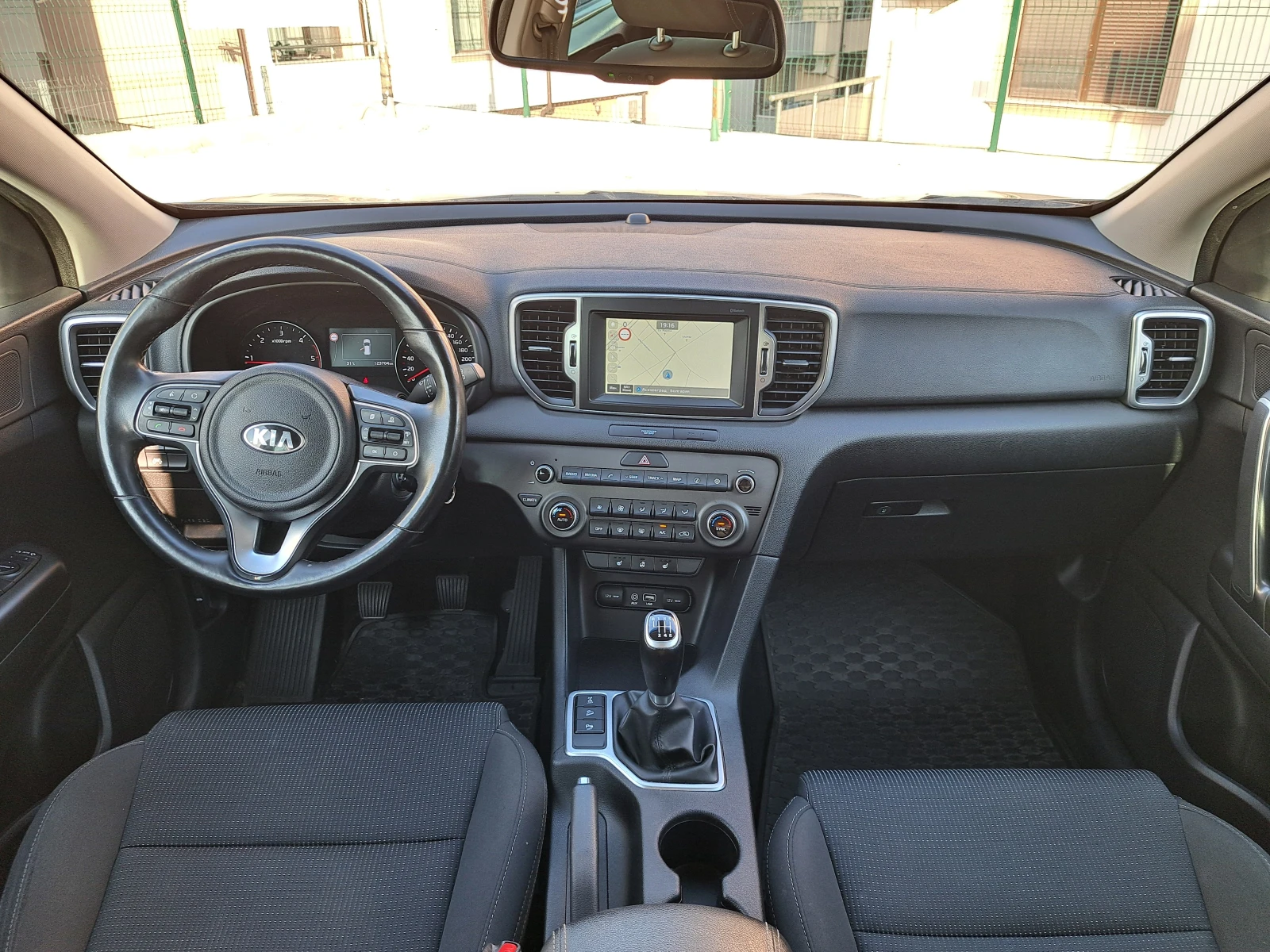 Kia Sportage 2.0 CRDI 136kW 4x4 FIFA World Cup - изображение 9