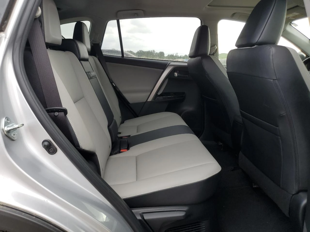 Toyota Rav4 * LIMITED* 4x4* HYBRID - изображение 10