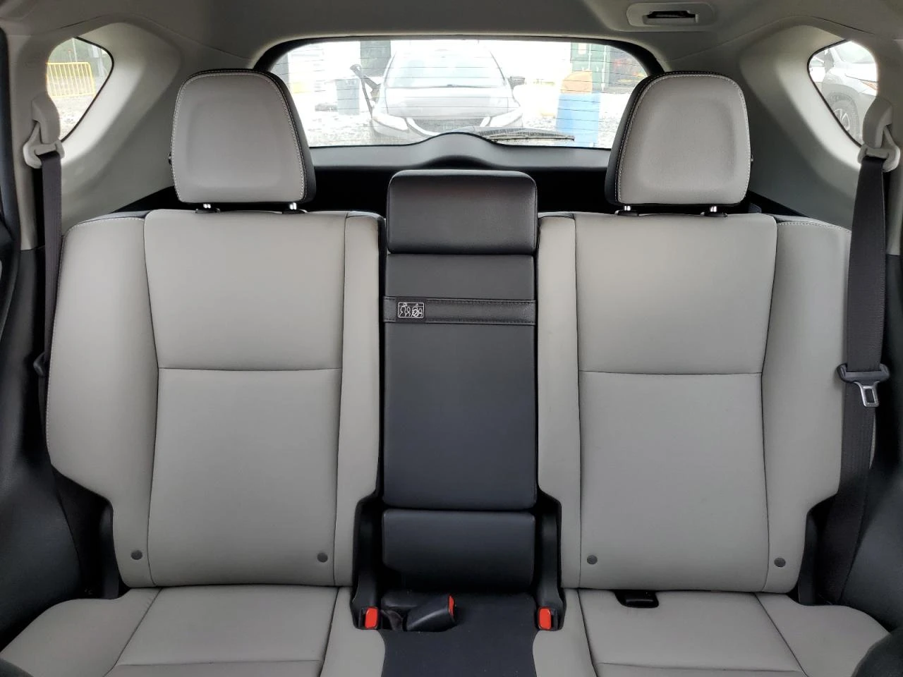 Toyota Rav4 * LIMITED* 4x4* HYBRID - изображение 9