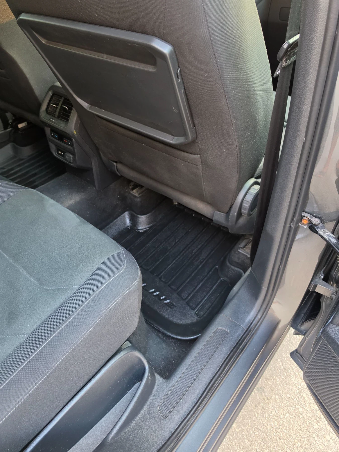 VW Tiguan, снимка 14 - Автомобили и джипове - 56183903