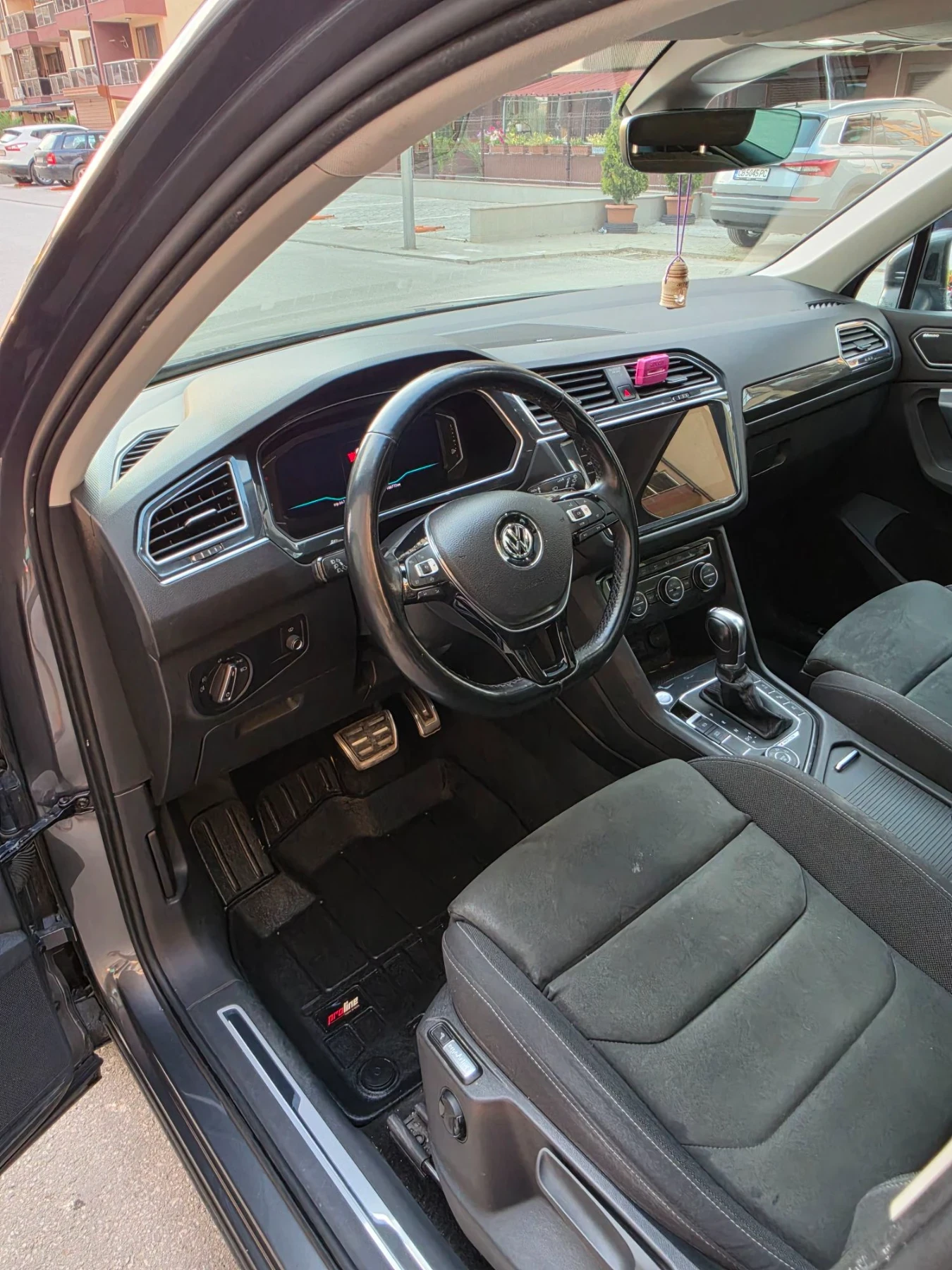VW Tiguan, снимка 7 - Автомобили и джипове - 56183903