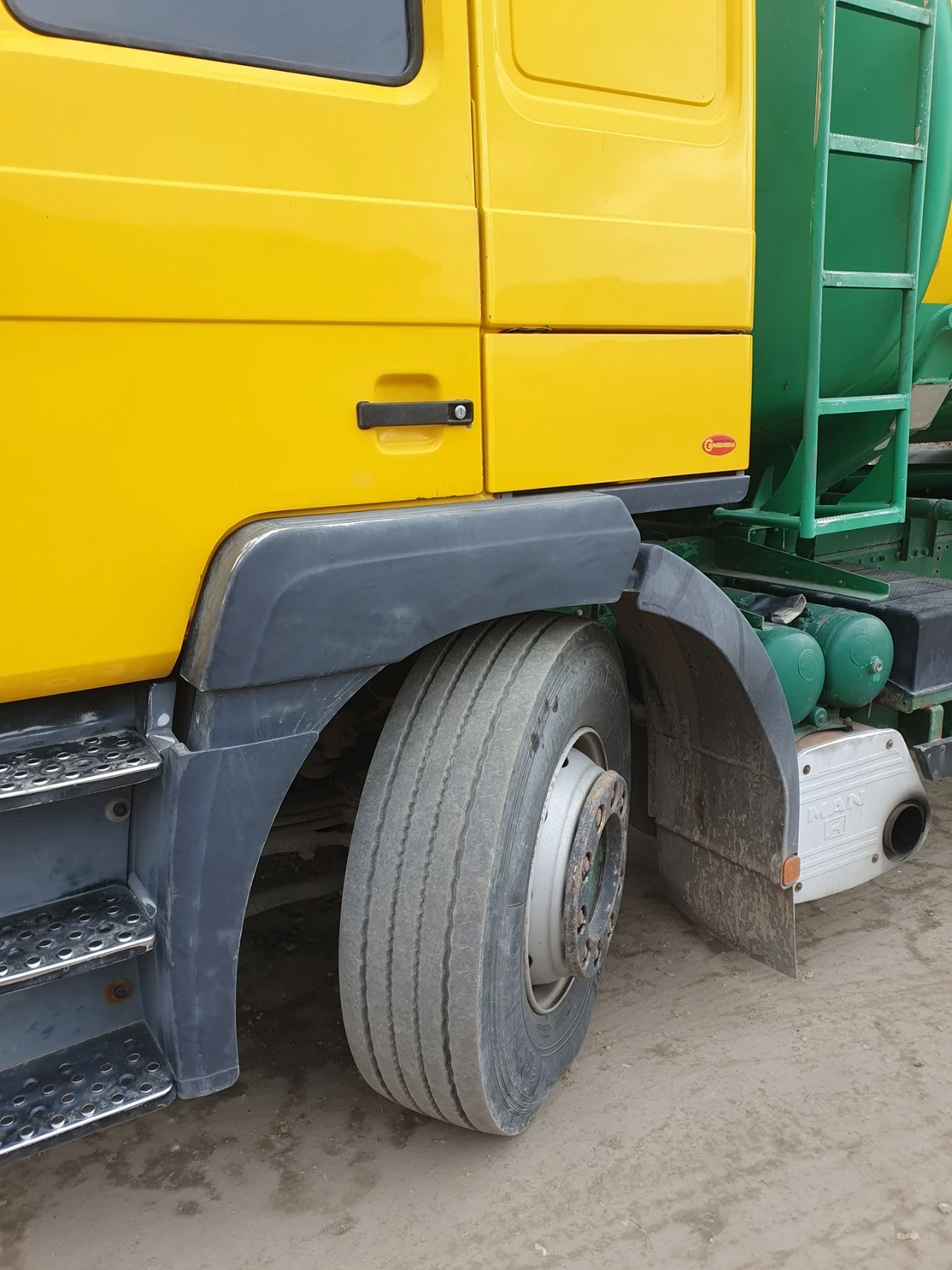 Man 19403 | Mobile.bg   11