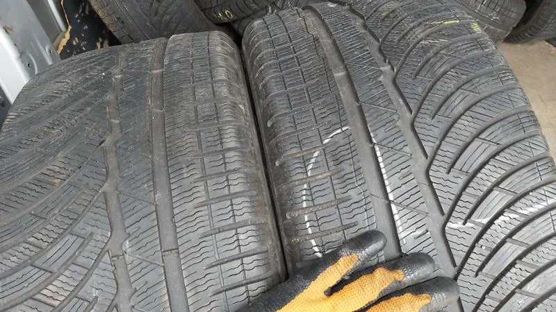 Гуми Зимни 255/35R19, снимка 1 - Гуми и джанти - 29274440