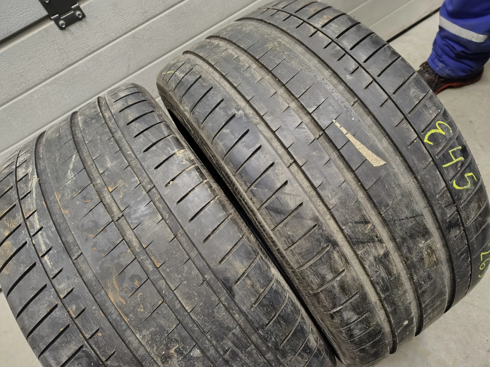 Гуми Летни 265/35R19, снимка 2 - Гуми и джанти - 55835112