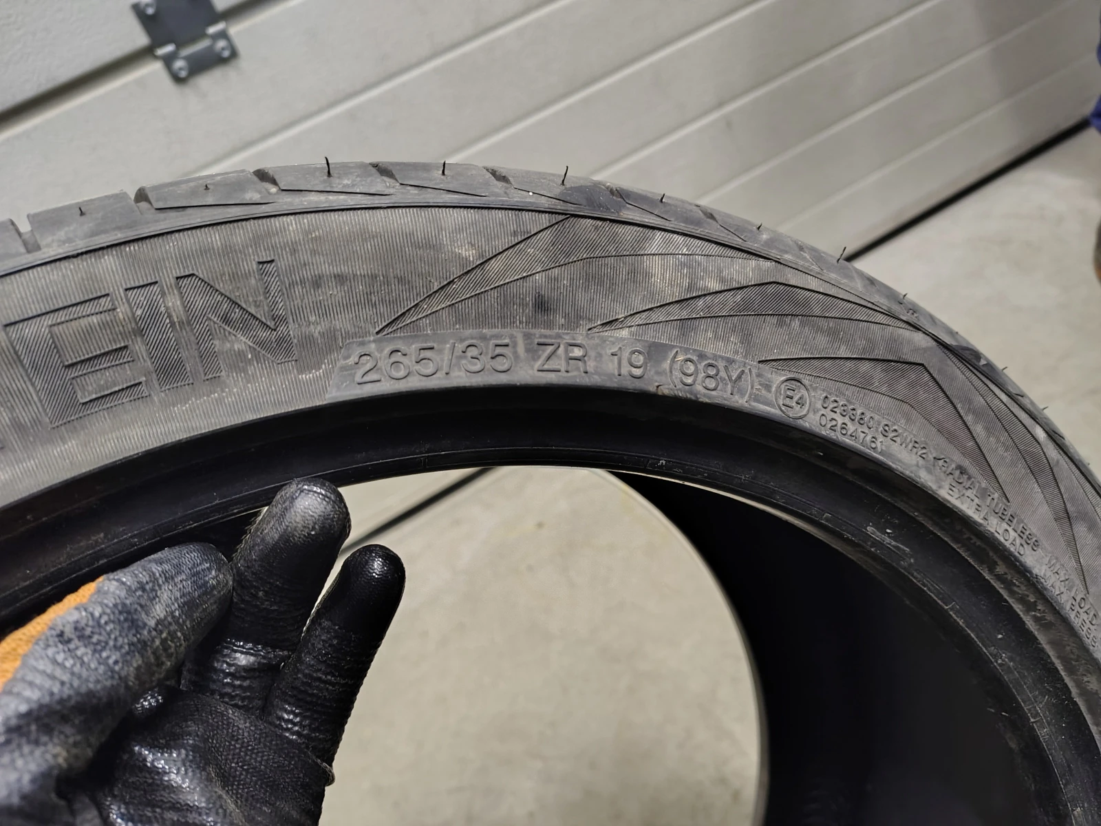 Гуми Летни 265/35R19, снимка 5 - Гуми и джанти - 55835112