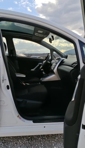 Toyota Verso 2.0 D-4D 126к.с. Панорама* Климатроник* USB/AUX - 9800 лв. / 5010.66 € - 64275459 11