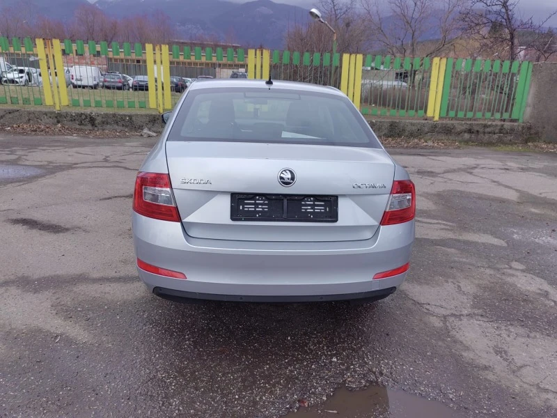 Skoda Octavia 1.6TDI-DSG, снимка 8 - Автомобили и джипове - 47449387