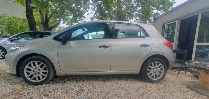 Toyota Auris 1.6 бензин 124к.с. Навигация , снимка 4 - Автомобили и джипове - 47079874