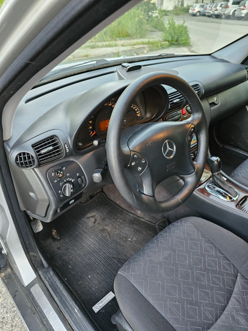 Mercedes-Benz C 220, снимка 8 - Автомобили и джипове - 46292247