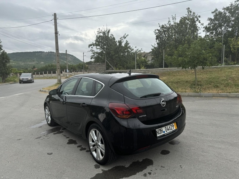 Opel Astra 1.7 CDTI, снимка 4 - Автомобили и джипове - 46455976