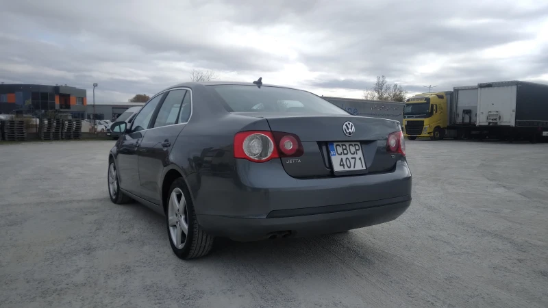 VW Jetta, снимка 4 - Автомобили и джипове - 47929824