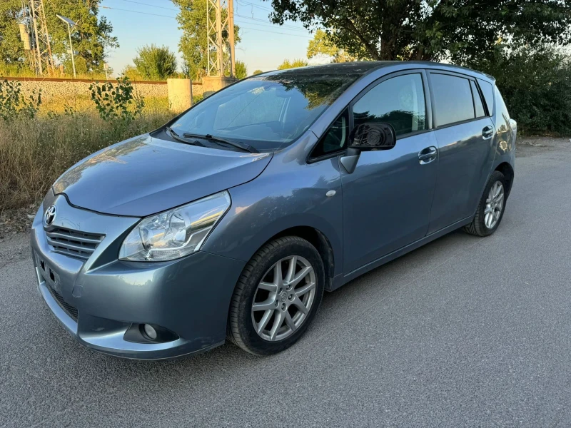 Toyota Verso 2d 126кс, снимка 3 - Автомобили и джипове - 48390662