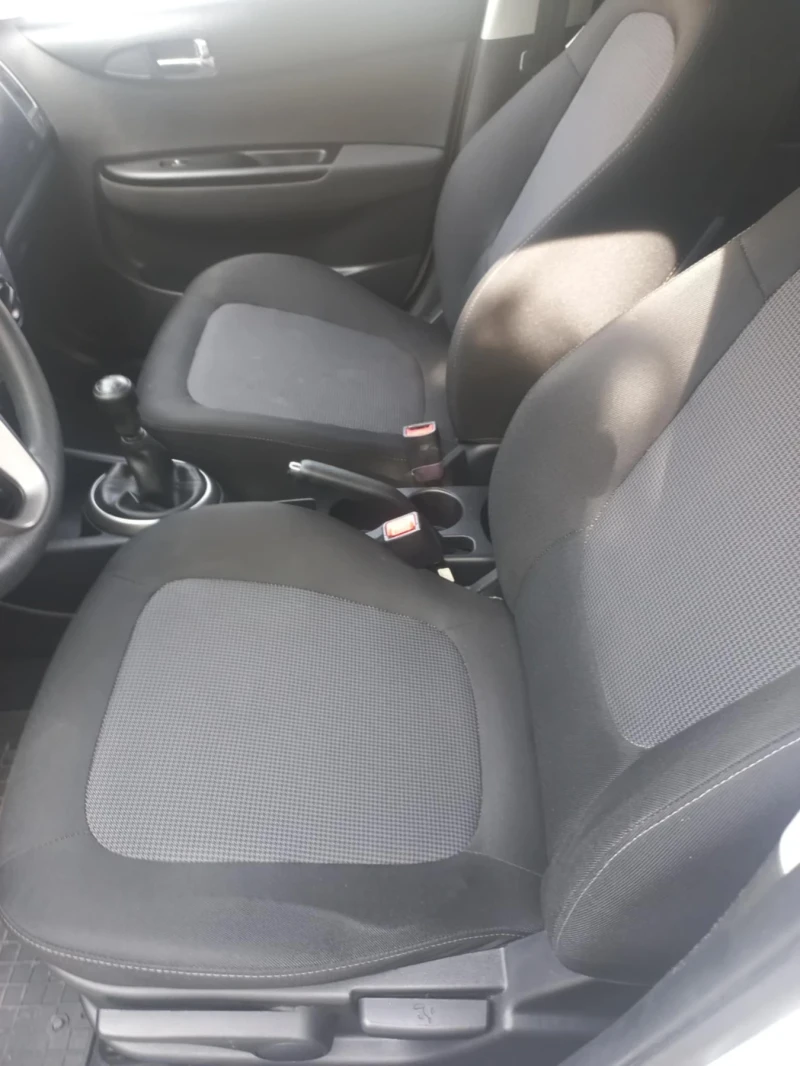 Hyundai I20, снимка 12 - Автомобили и джипове - 51678015