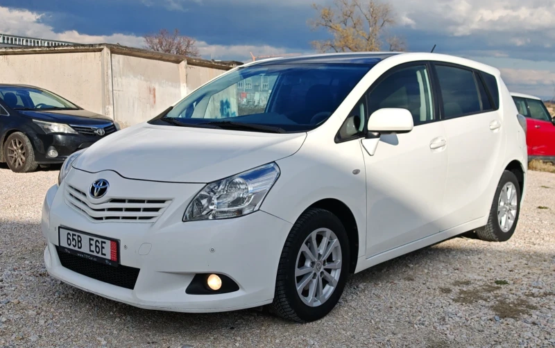 Toyota Verso 2.0 D-4D 126к.с. Панорама* Климатроник* USB/AUX