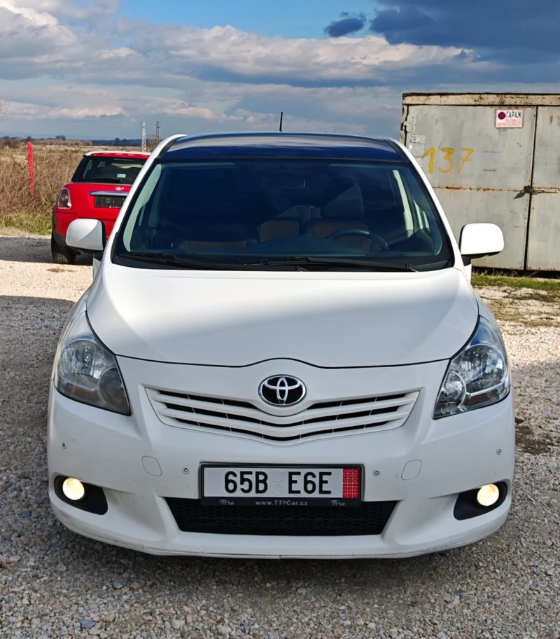 Toyota Verso 2.0 D-4D 126к.с. Панорама* Климатроник* USB/AUX, снимка 3 - Автомобили и джипове - 52920459