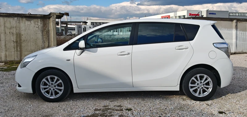 Toyota Verso 2.0 D-4D 126к.с. Панорама* Климатроник* USB/AUX, снимка 6 - Автомобили и джипове - 52920459