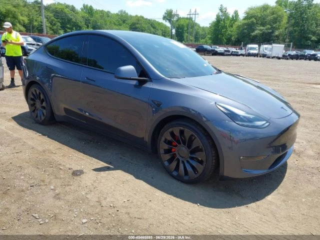 Tesla Model Y PERFORMANCE | DUAL MOTOR | AWD