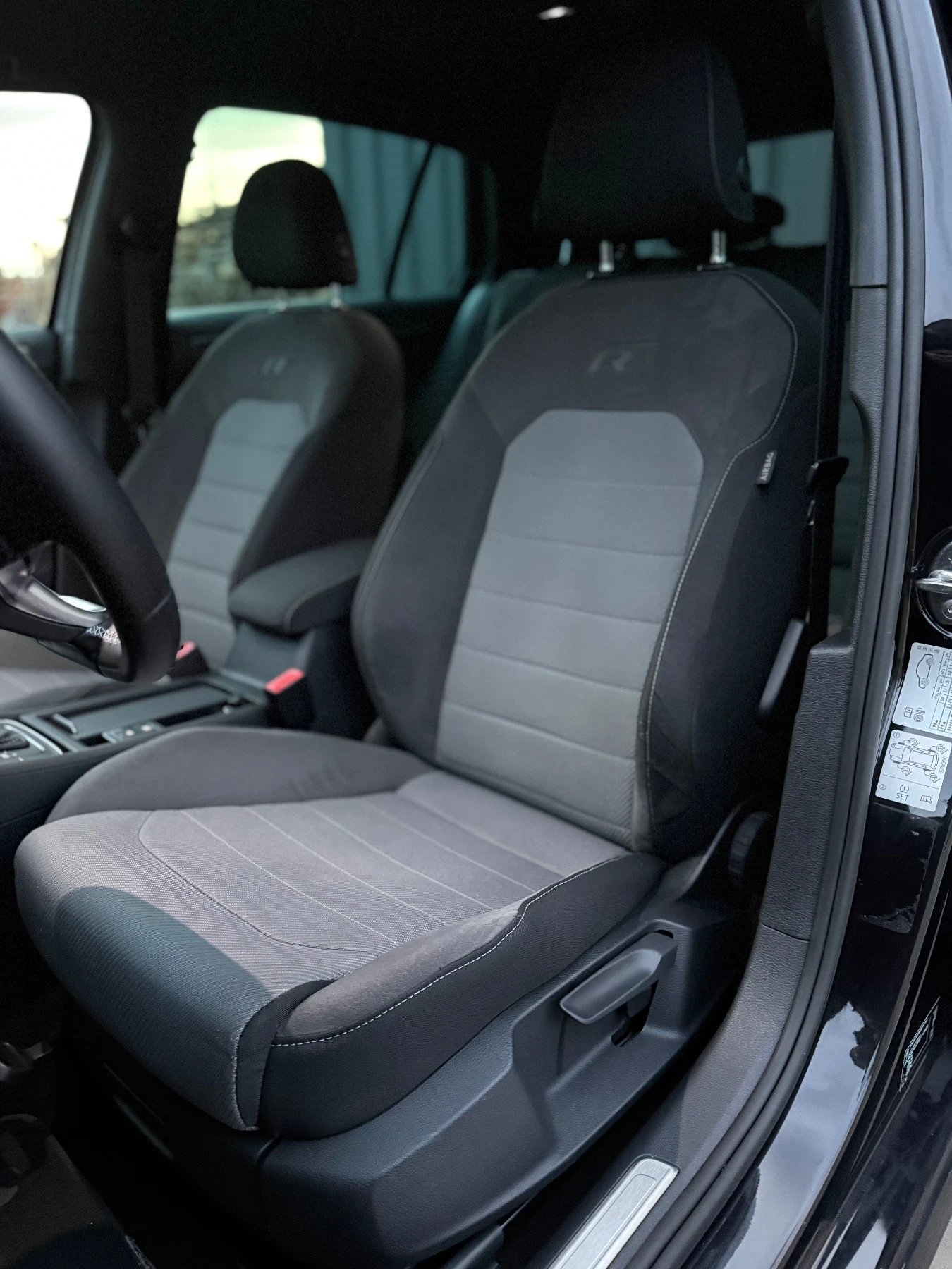 VW Golf R-LINE DSG , снимка 11 - Автомобили и джипове - 53366097