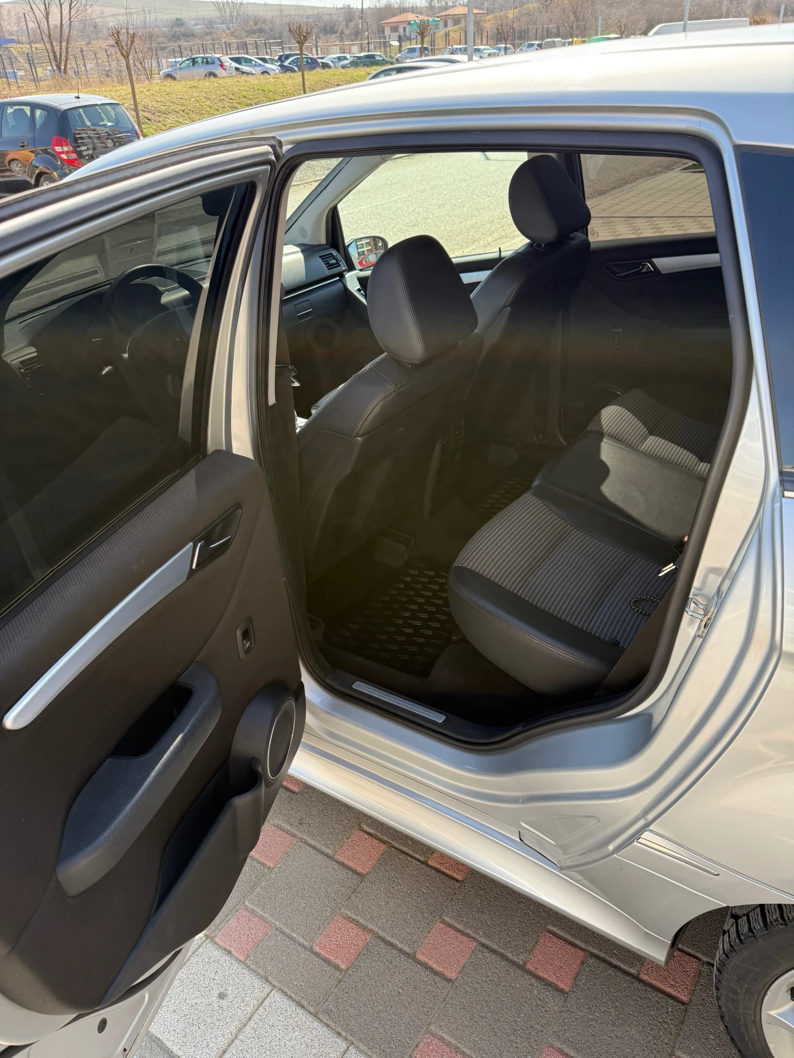 Mercedes-Benz B 200 Sport, снимка 6 - Автомобили и джипове - 53837665