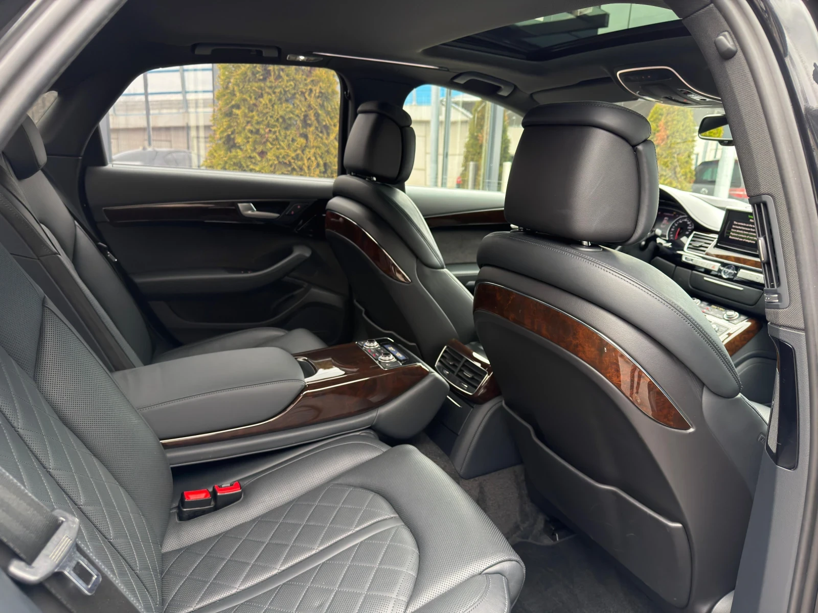 Audi A8 3.0TDI quattro Soft-Close Pano Night 360 BOSE HUD, снимка 16 - Автомобили и джипове - 53950378