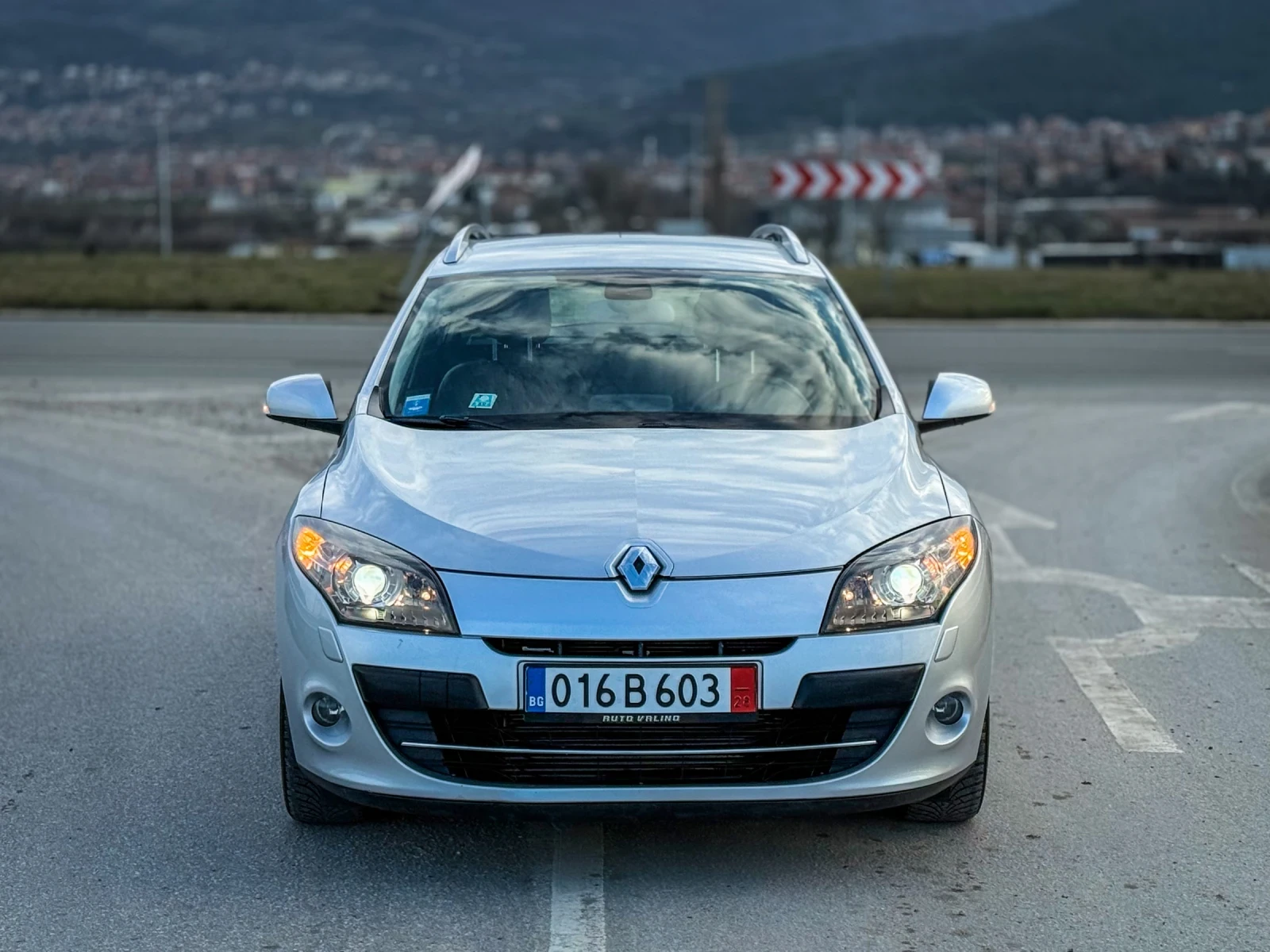 Renault Megane SporTour::1.9dci::XENON::KEYLESS::, снимка 2 - Автомобили и джипове - 53991076