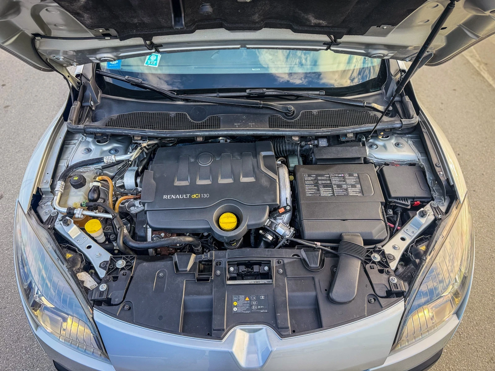 Renault Megane SporTour::1.9dci::XENON::KEYLESS::, снимка 17 - Автомобили и джипове - 53991076