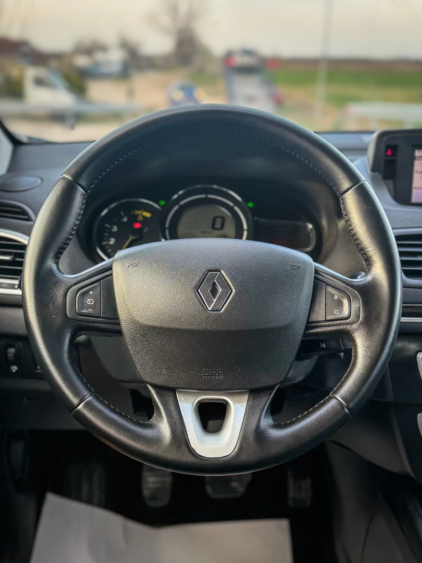 Renault Megane SporTour::1.9dci::XENON::KEYLESS::, снимка 11 - Автомобили и джипове - 53991076