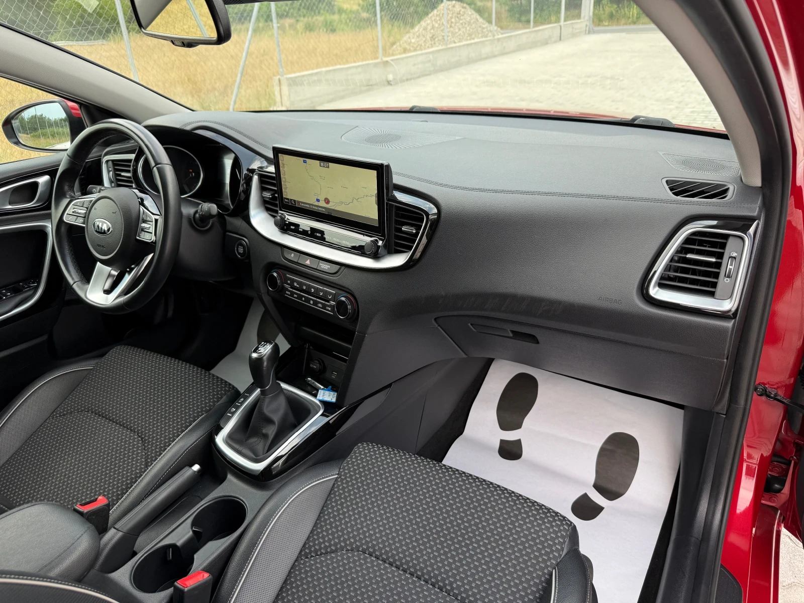 Kia Ceed 1.6CRDI NAVI CAMERA, снимка 12 - Автомобили и джипове - 55003238