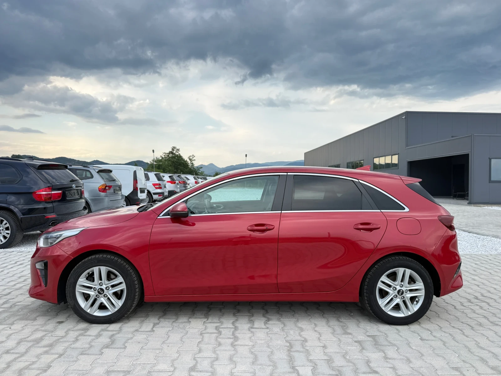Kia Ceed 1.6CRDI NAVI CAMERA, снимка 3 - Автомобили и джипове - 55003238
