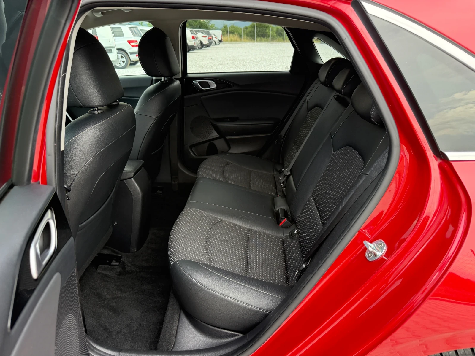 Kia Ceed 1.6CRDI NAVI CAMERA, снимка 11 - Автомобили и джипове - 55003238