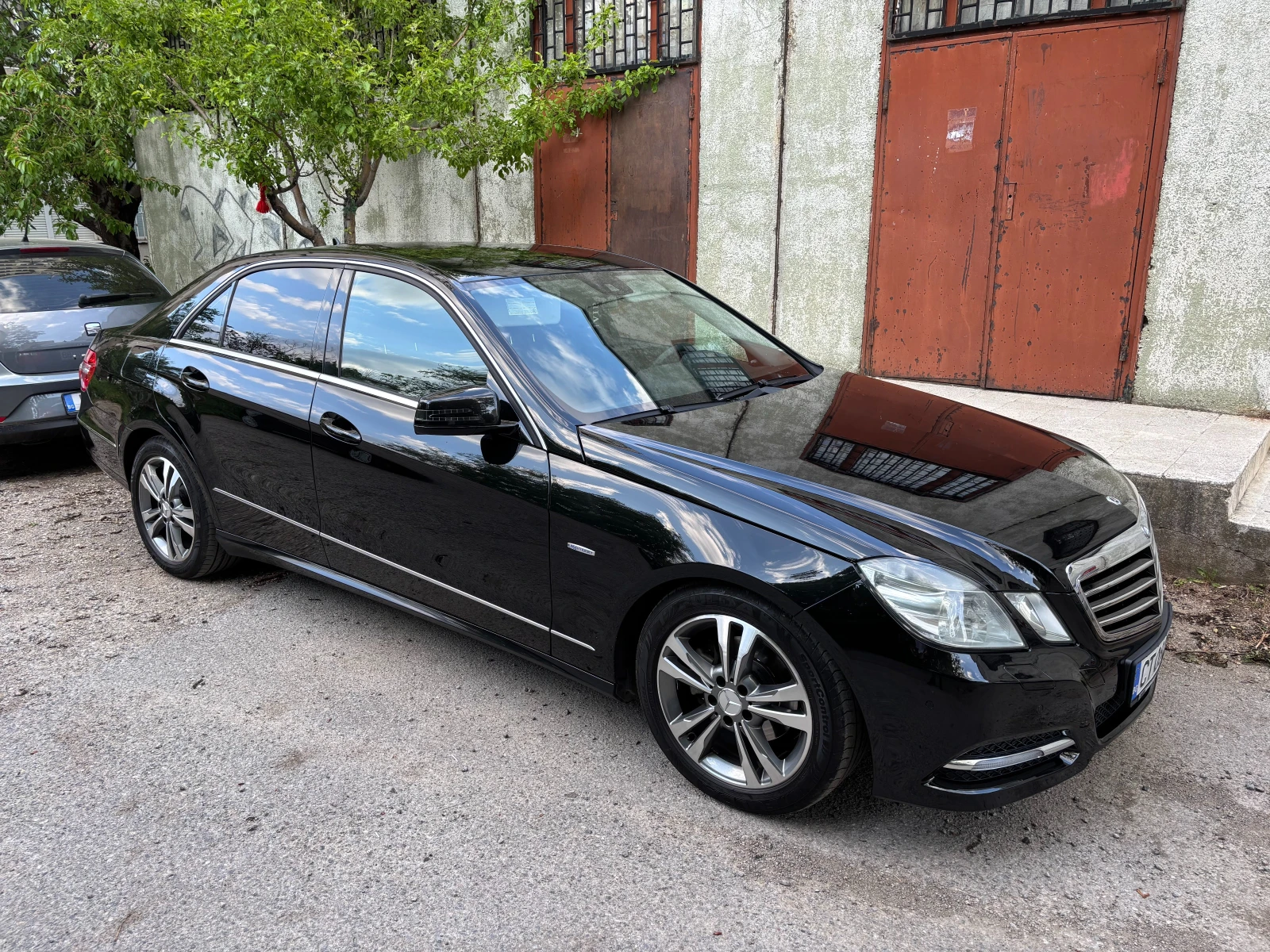 Mercedes-Benz E 200, снимка 2 - Автомобили и джипове - 55364530