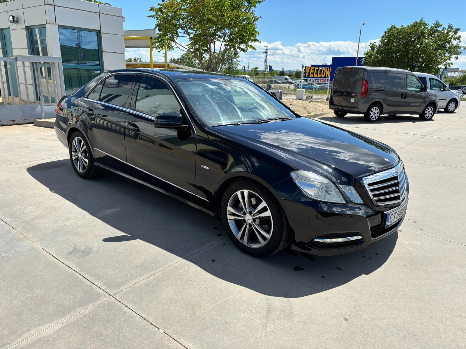 Mercedes-Benz E 200, снимка 5 - Автомобили и джипове - 55364530