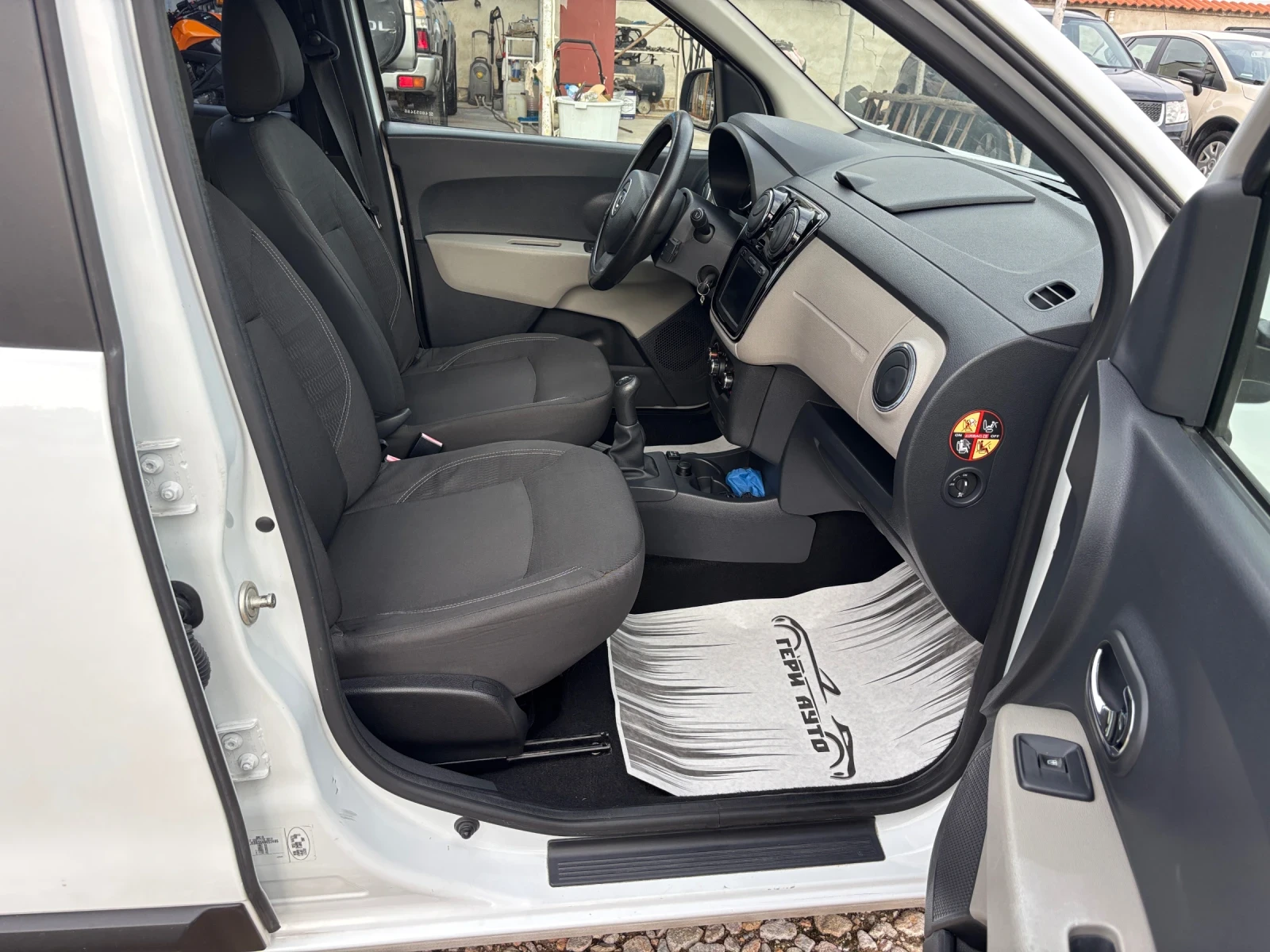 Dacia Lodgy 1.6 I + GPL, снимка 11 - Автомобили и джипове - 55371479