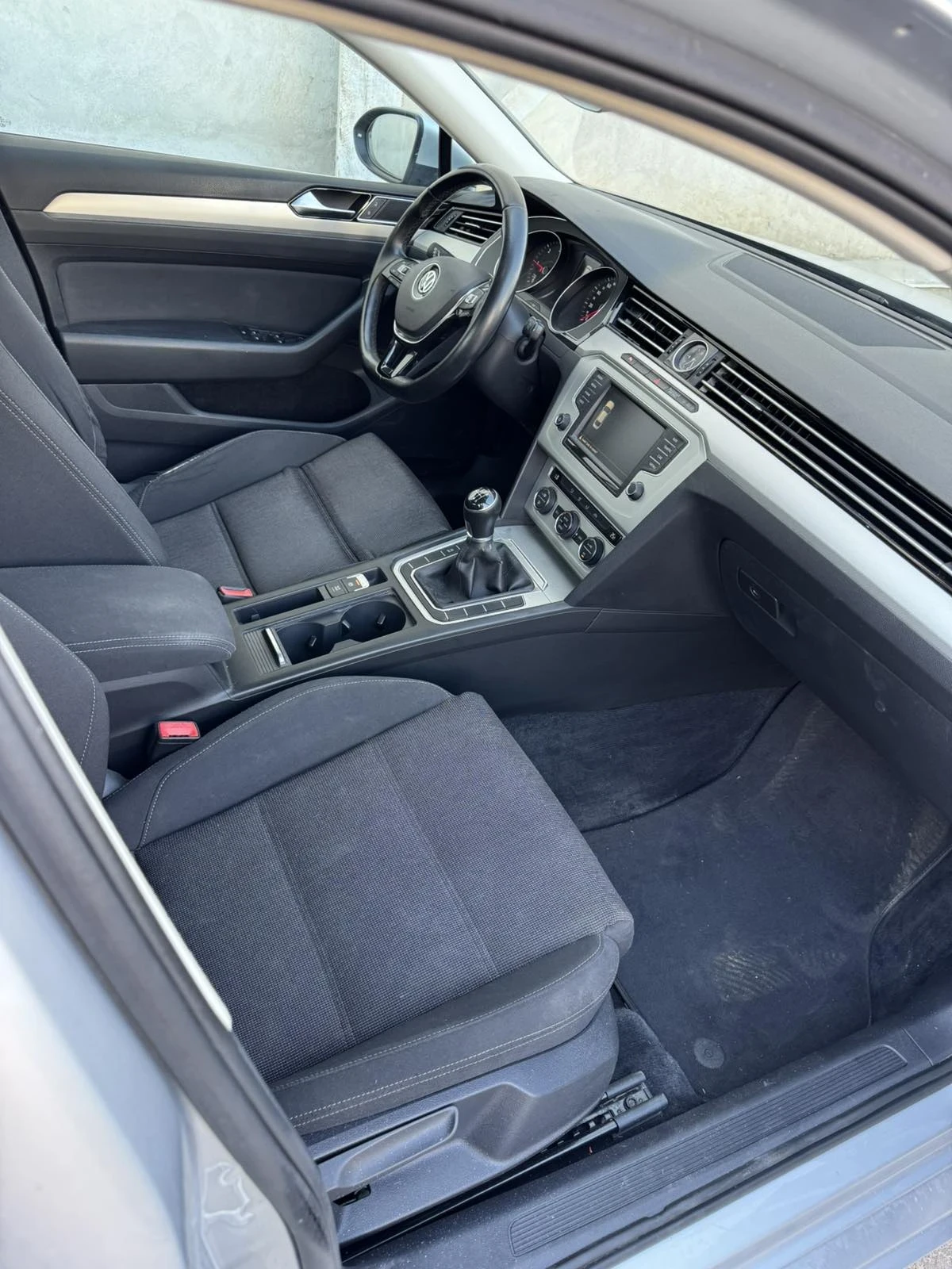VW Passat 1.6 TDI, Keyless, Carpass, снимка 9 - Автомобили и джипове - 55590871