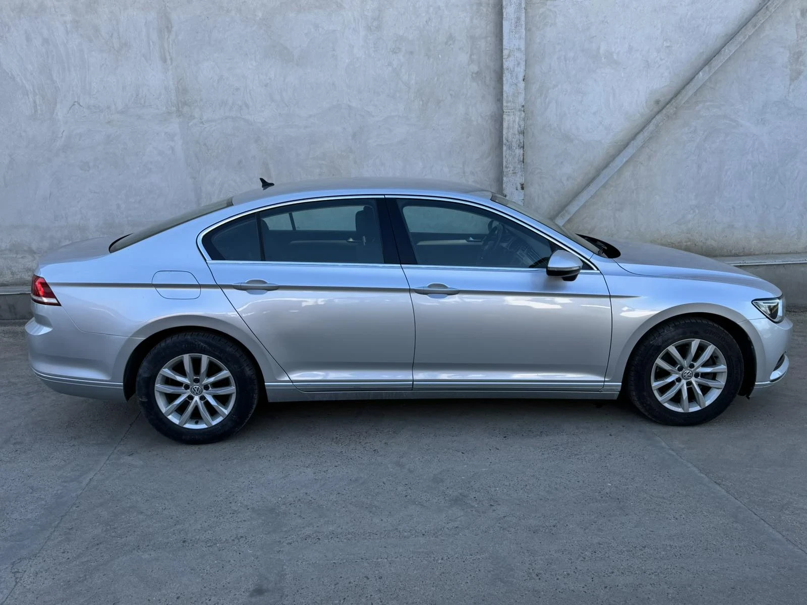 VW Passat 1.6 TDI, Keyless, Carpass, снимка 3 - Автомобили и джипове - 55590871
