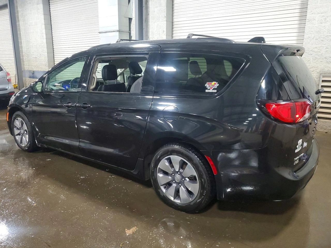 Chrysler Pacifica 3.6l Hybrid Touring L, снимка 2 - Автомобили и джипове - 55977186