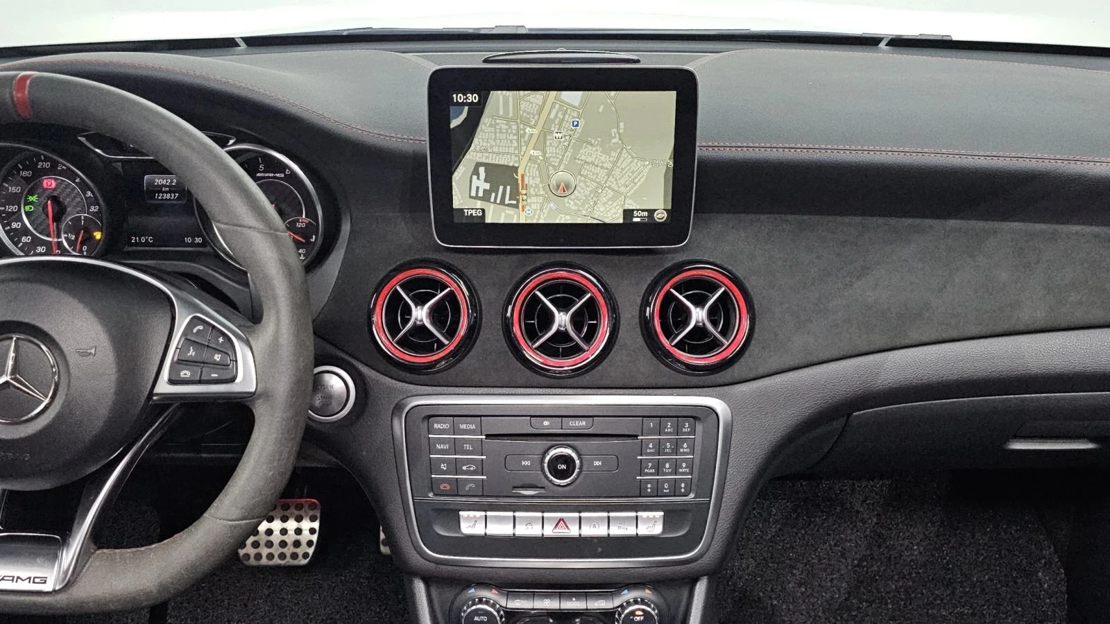 Mercedes-Benz CLA 45 AMG, снимка 15 - Автомобили и джипове - 56685431