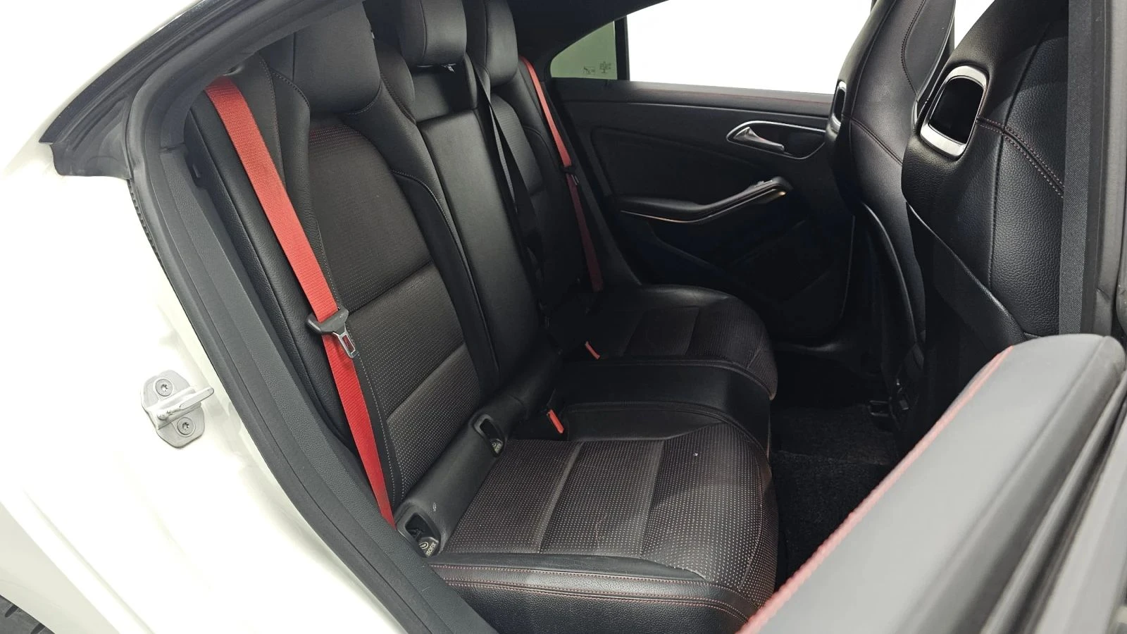 Mercedes-Benz CLA 45 AMG, снимка 11 - Автомобили и джипове - 56685431