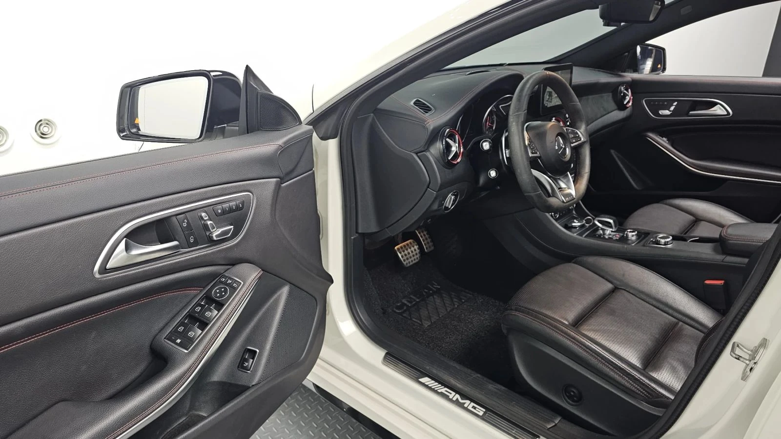 Mercedes-Benz CLA 45 AMG, снимка 10 - Автомобили и джипове - 56685431