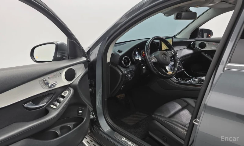 Mercedes-Benz GLC 220, снимка 10 - Автомобили и джипове - 53049990