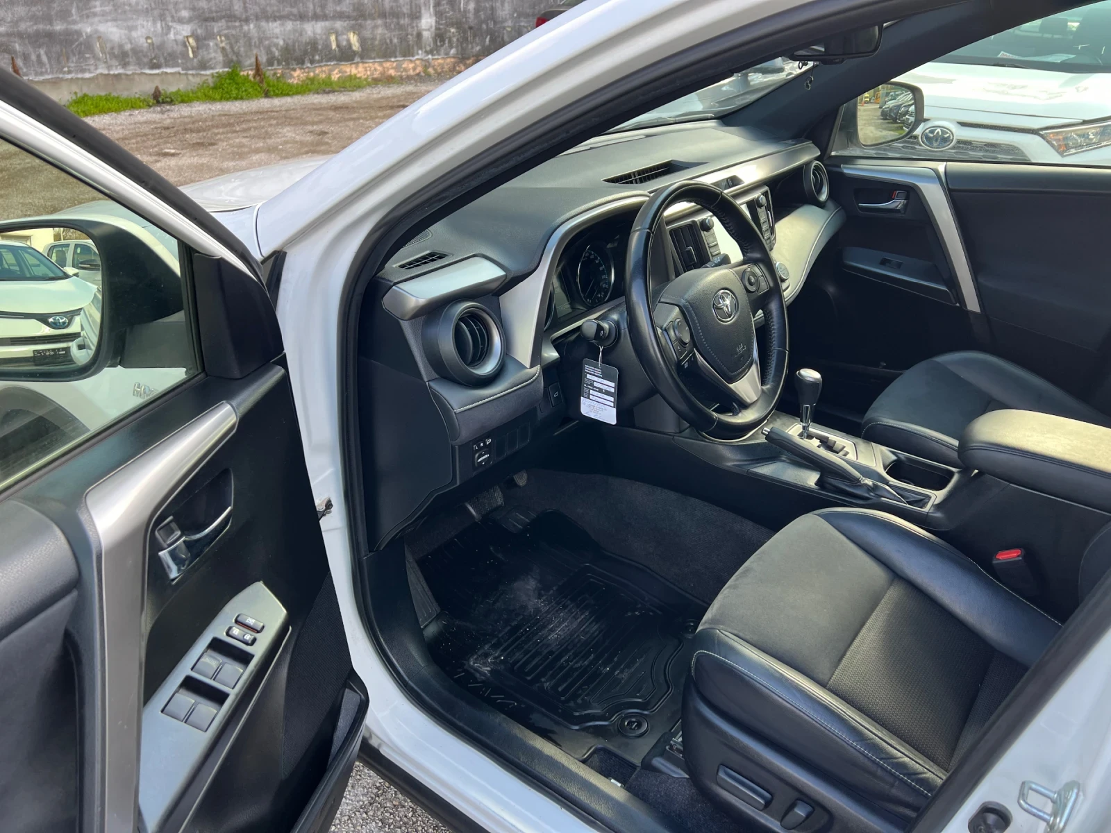 Toyota Rav4 2.5I HYBRID 4x4 Швейцария  - изображение 9