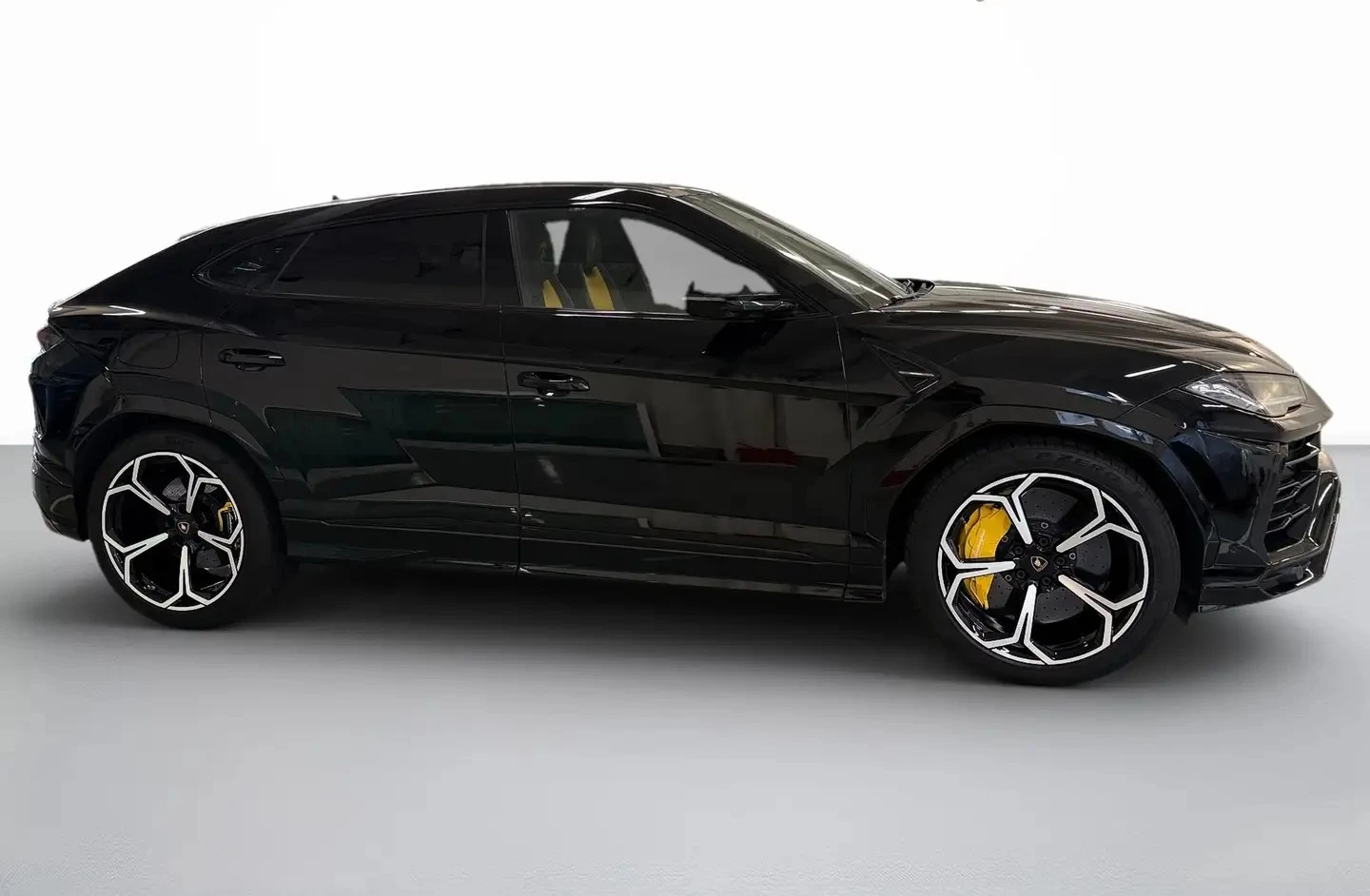 Lamborghini Urus 4.0 V8 4WD AKRAPOVIC - изображение 2