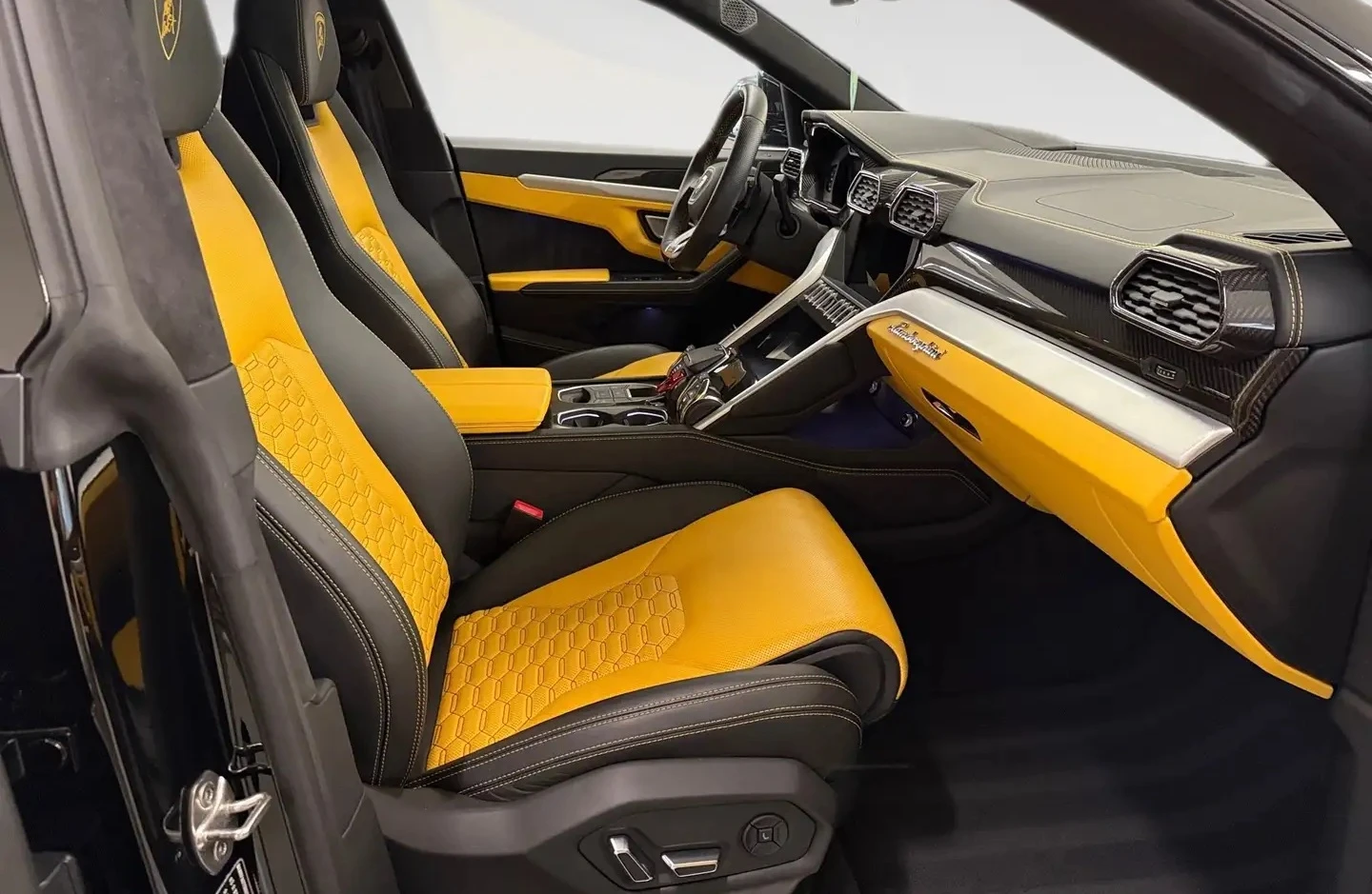 Lamborghini Urus 4.0 V8 4WD AKRAPOVIC - изображение 5
