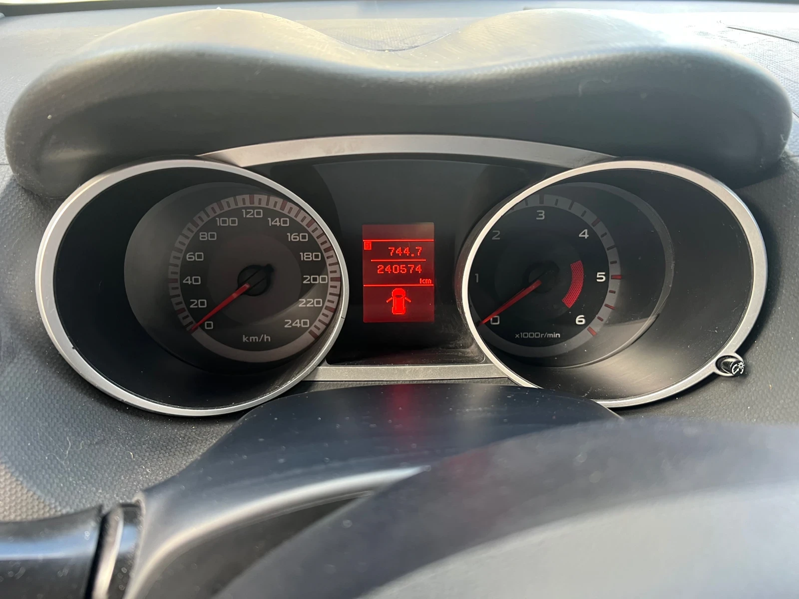 Citroen C-Crosser  - изображение 7