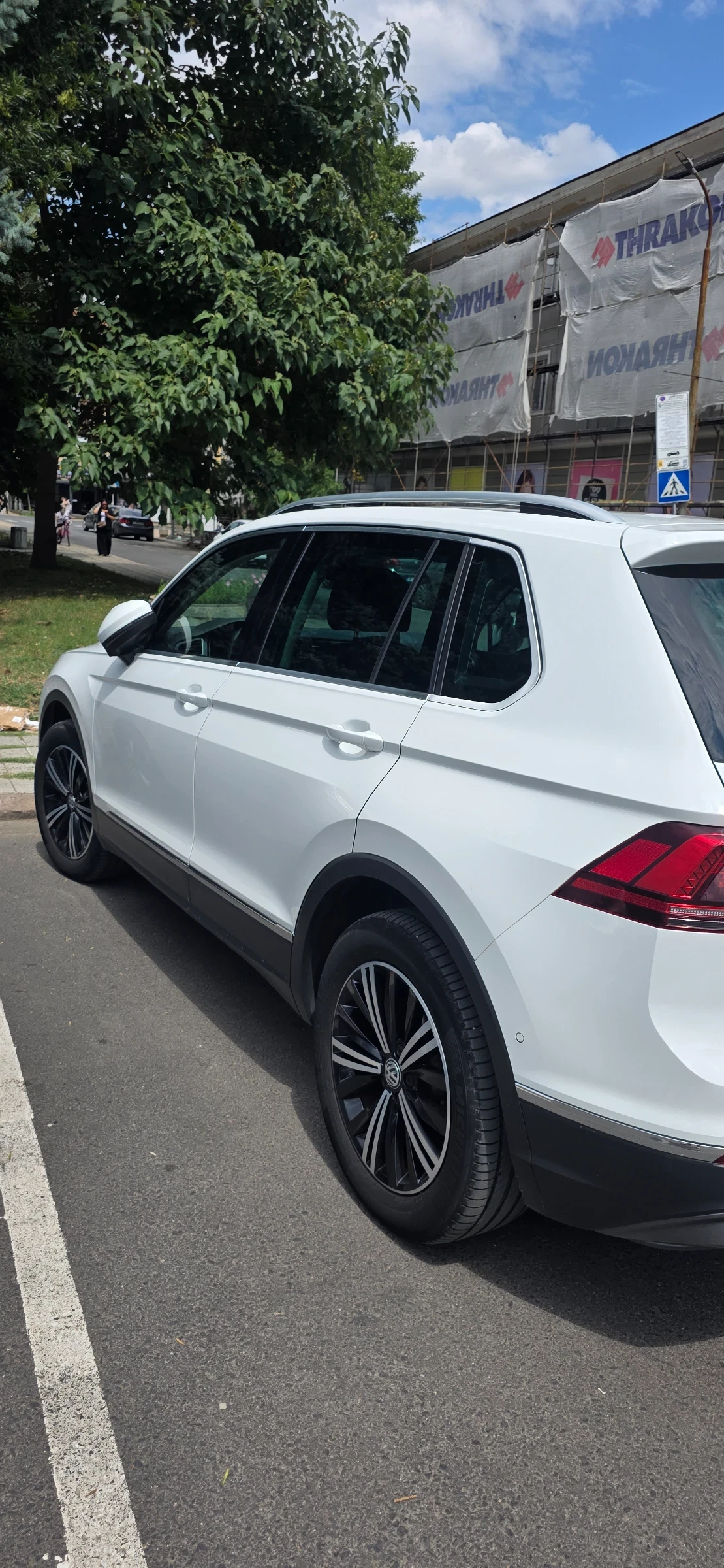 VW Tiguan 2.0 TDi, снимка 3 - Автомобили и джипове - 55416450