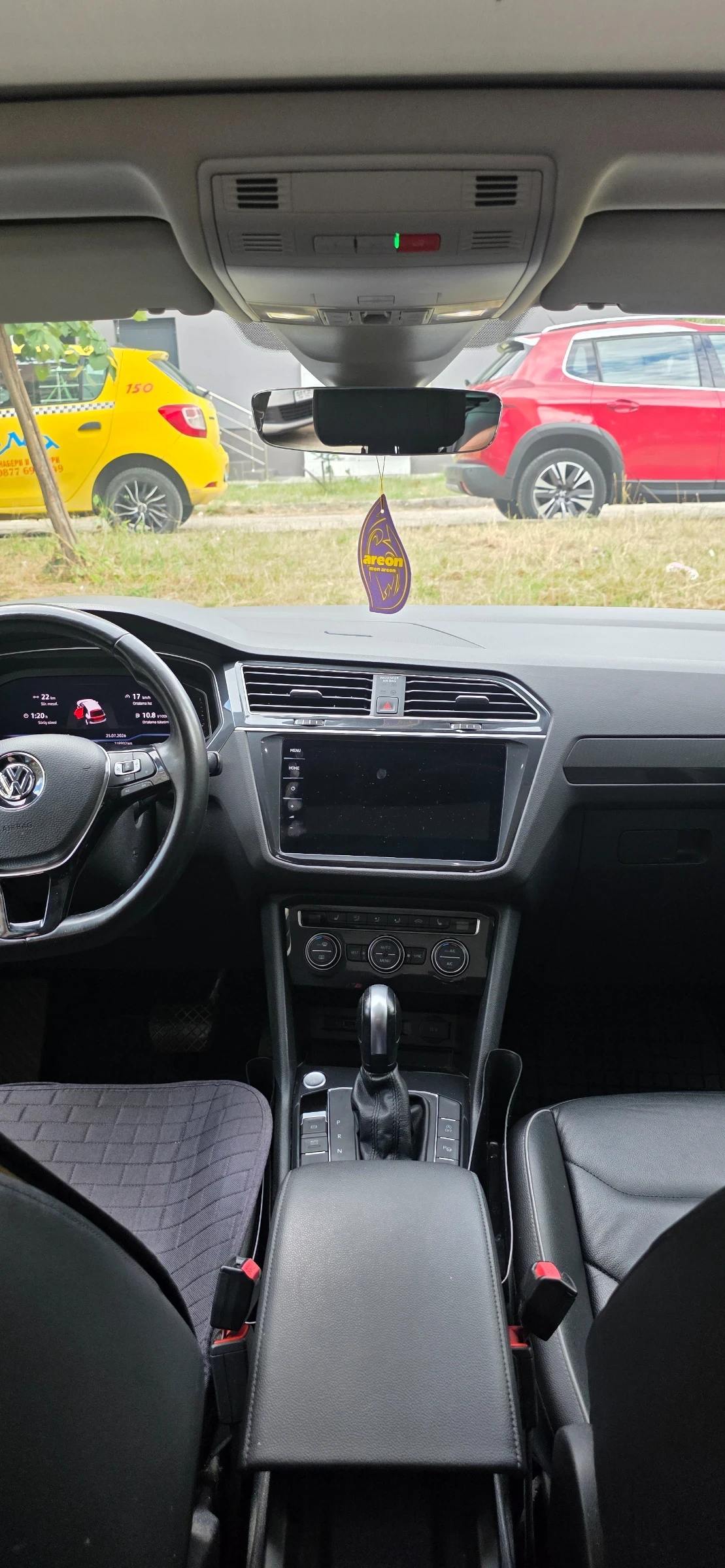 VW Tiguan 2.0 TDi, снимка 6 - Автомобили и джипове - 55416450