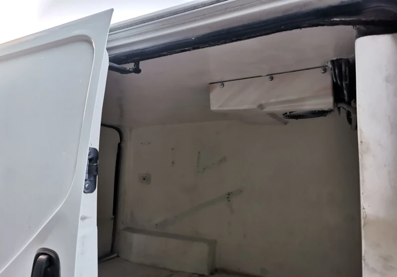 Renault Trafic, снимка 7 - Бусове и автобуси - 52358492