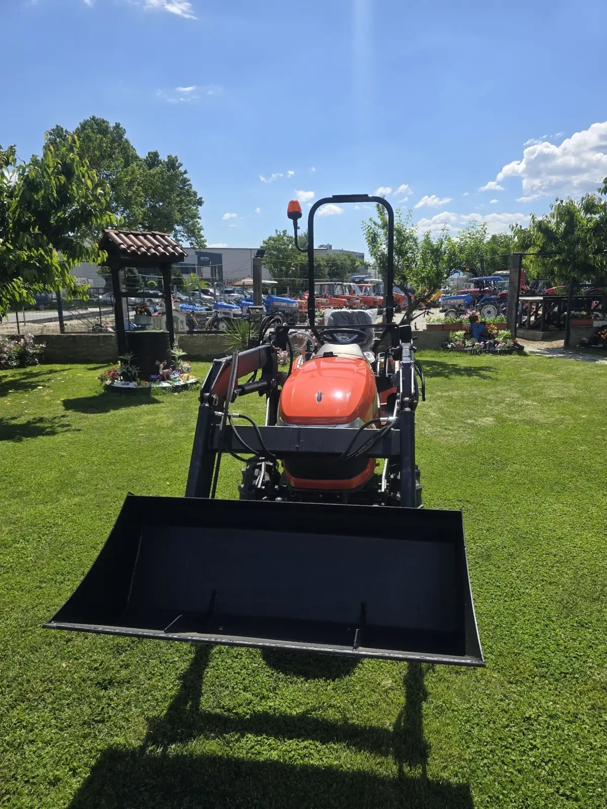 Трактор Kubota Hinomoto HM 275 комплект с челен товорач. - изображение 2