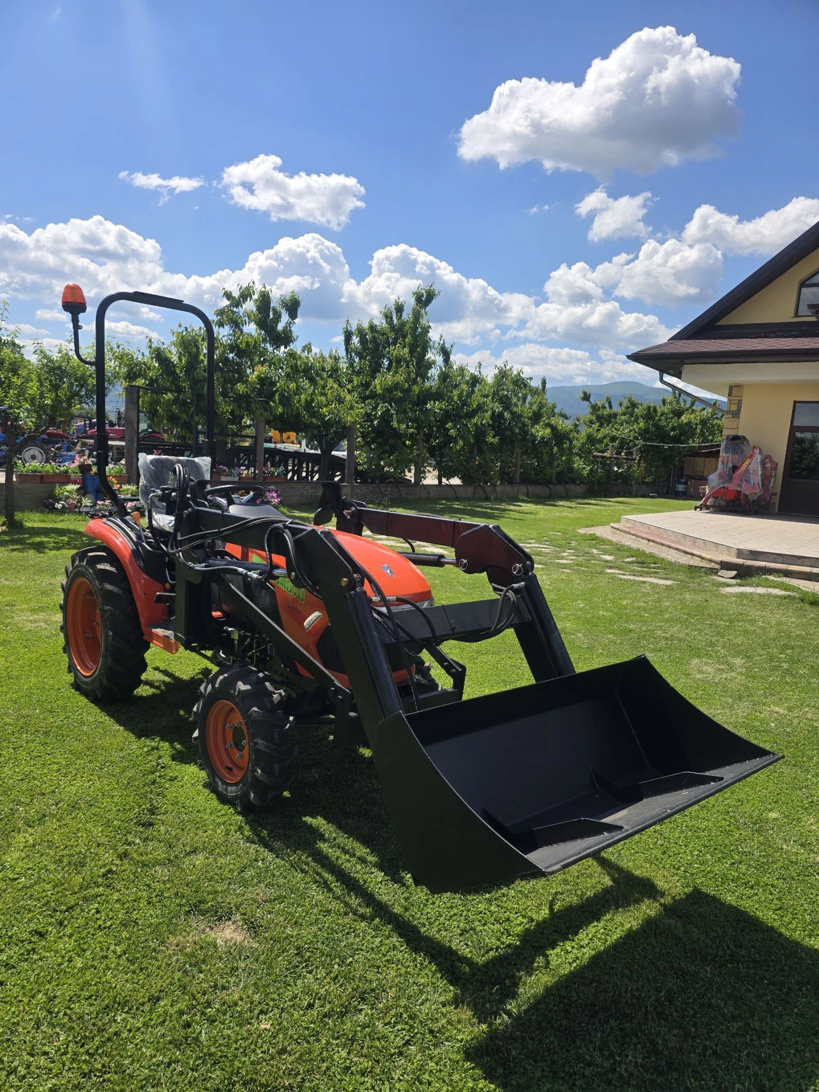 Трактор Kubota Hinomoto HM 275 комплект с челен товорач. - изображение 3
